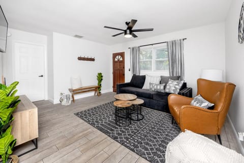 Living room, Photo of the whole room, Seating area