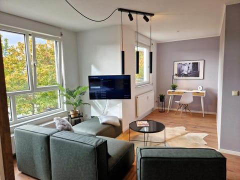 TV and multimedia, Living room, Seating area, Evening entertainment