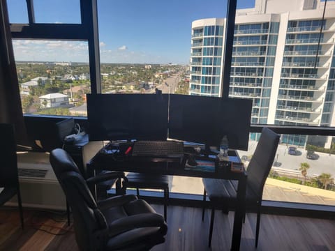 Beautiful Ocean view Condo with huge TV Apartment hotel in Daytona Beach Shores