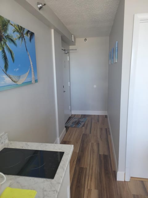 Beautiful Ocean view Condo with huge TV Apartment hotel in Daytona Beach Shores