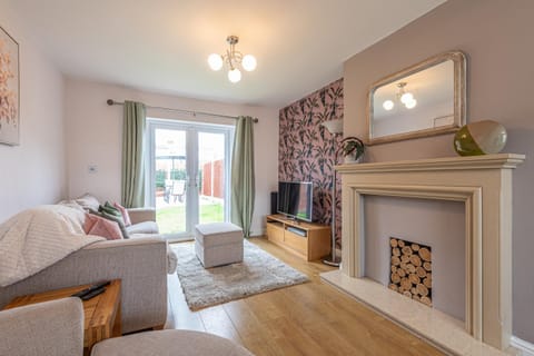 TV and multimedia, Living room, Seating area
