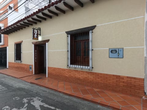 Property building, Day, Street view
