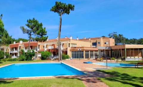 Restaurant/places to eat, Swimming pool