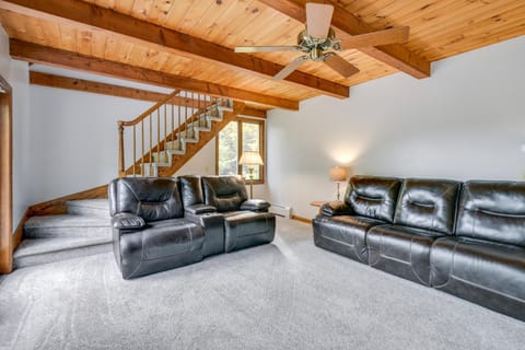 Milton Hidden Gem with Pool, Hot Tub and Fireplace! House in Acton