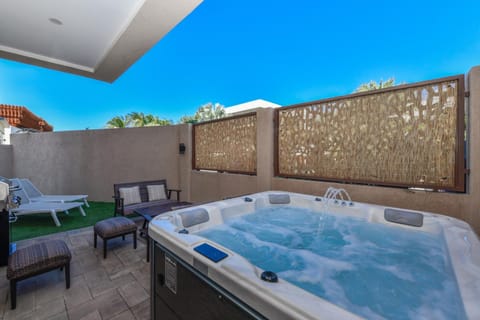 Garden, Hot Tub