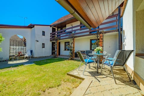 BBQ facilities, Garden, Seating area