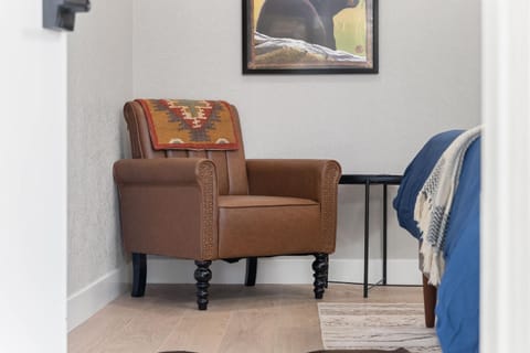 The Congress Sequoia Motel RM6 House in Three Rivers