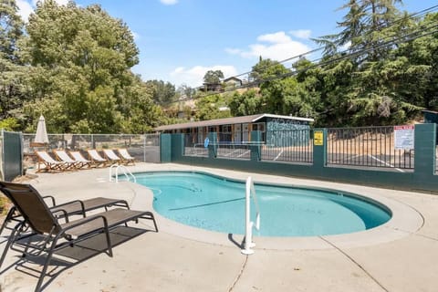 The Atwell Sequoia Motel RM 8 Apartment in Three Rivers