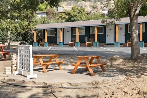 The Atwell Sequoia Motel RM 8 Apartment in Three Rivers