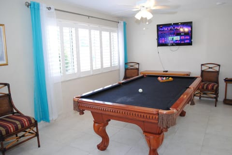 5/3 House with Salt Heated Pool- 4 min to the Beach-1660 House in Pompano Beach