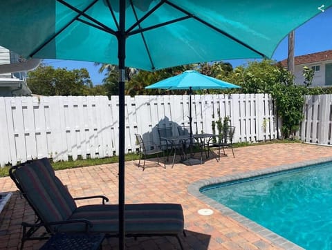 5/3 House with Salt Heated Pool- 4 min to the Beach-1660 House in Pompano Beach