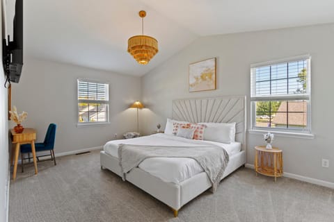 Bed, Photo of the whole room, Bedroom