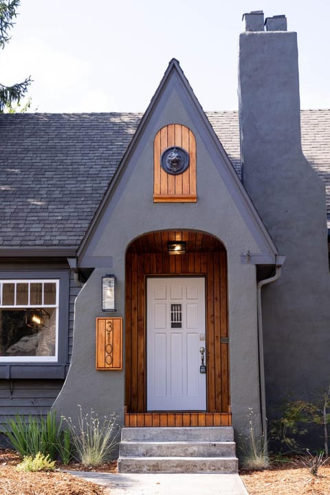 Timeless Historic Home near Downtown with HOT TUB House in Vancouver