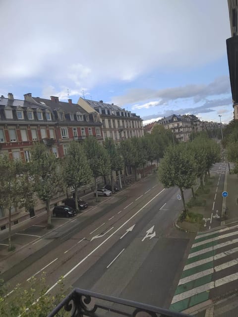 Neighbourhood, Street view