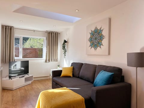 Communal lounge/ TV room, TV and multimedia, Living room, Seating area