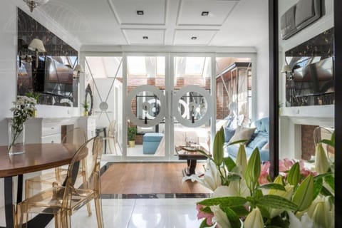 TV and multimedia, Dining area