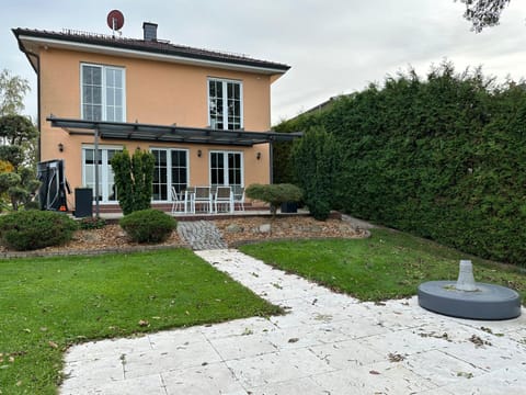 Property building, Garden, Balcony/Terrace, Garden view