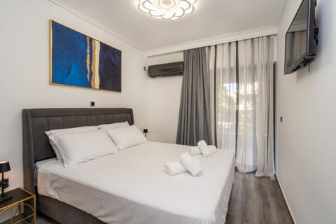 Elegant Oasis 2 BR Apt near the Marina & the Beach Apartment in Alimos