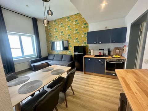 Kitchen or kitchenette, Living room, Seating area, Dining area