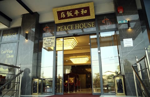Facade/entrance