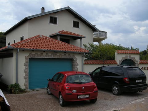 Facade/entrance, Parking
