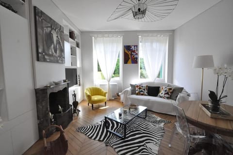 TV and multimedia, Living room, Dining area