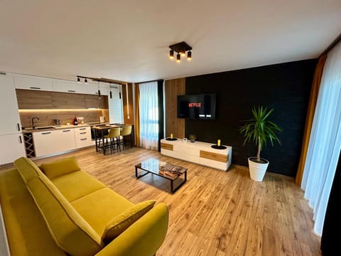 TV and multimedia, Kitchen or kitchenette, Living room, Seating area