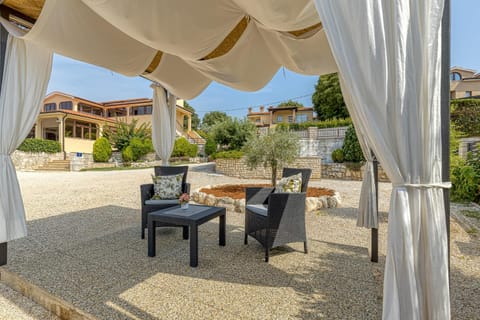 Patio, Seating area