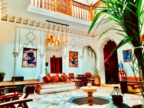 Restaurant/places to eat, Living room, Seating area