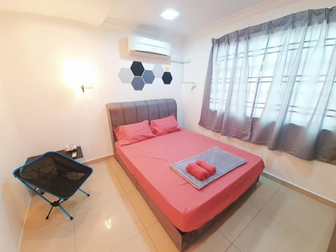 Bed, Photo of the whole room, Bedroom, towels, air conditioner
