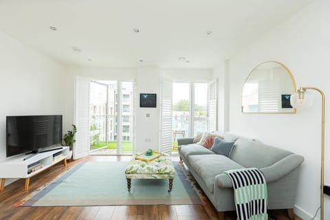 Communal lounge/ TV room, TV and multimedia, Living room, Seating area