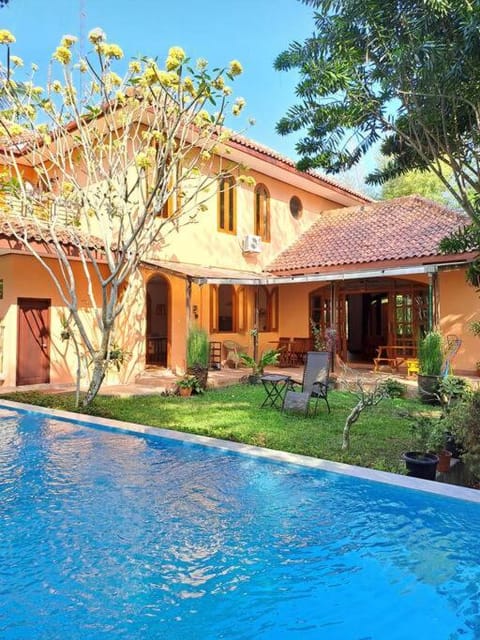 Property building, Patio, Spring, Day, Garden, Garden view, Pool view, Swimming pool, sunbed