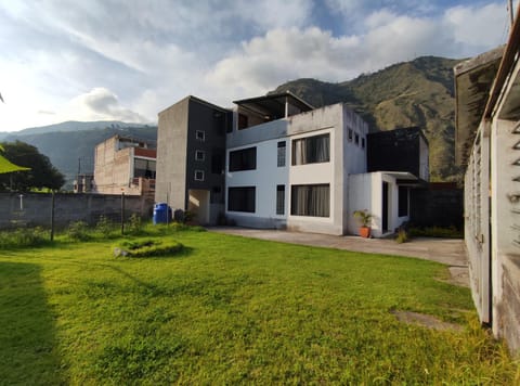 Property building, Day, Natural landscape, Garden, Garden, Garden view, Mountain view