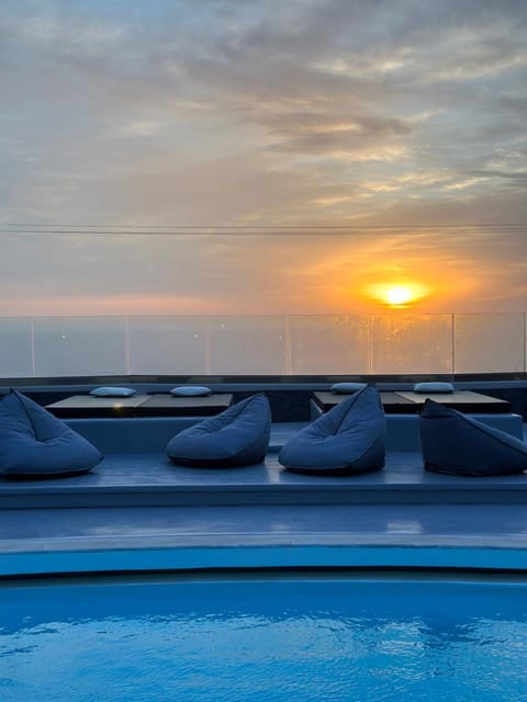 Swimming pool, Sunrise