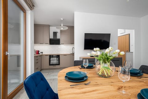 TV and multimedia, Kitchen or kitchenette, Living room, Seating area, Dining area, oven