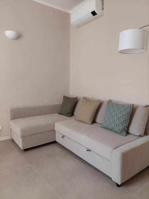 Seating area, air conditioner