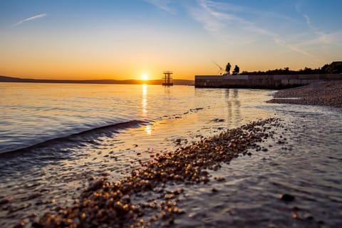 Neighbourhood, Beach