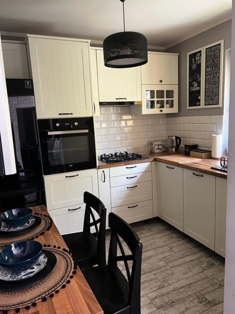 Kitchen or kitchenette, dishwasher, microwave, pet friendly, stove