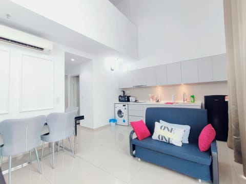 Bed, Kitchen or kitchenette, Living room, Photo of the whole room, Seating area, Dining area, Bedroom, minibar