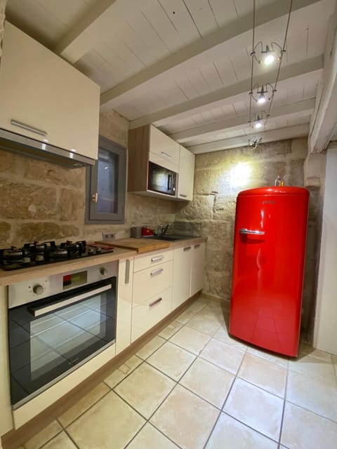 Kitchen or kitchenette, minibar, pet friendly, stove