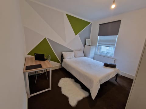 Bed, Photo of the whole room, Bedroom, hair dresser, towels