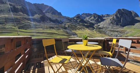 Balcony/Terrace, Mountain view