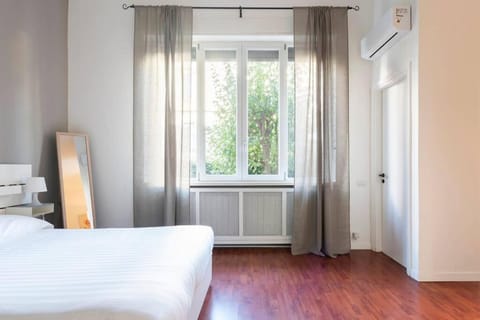 Bed, Bedroom, internet, air conditioner