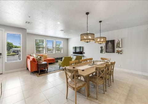 Seating area, Dining area