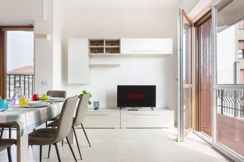 Moderno, luminoso, spazioso con VISTA Apartment in Milan