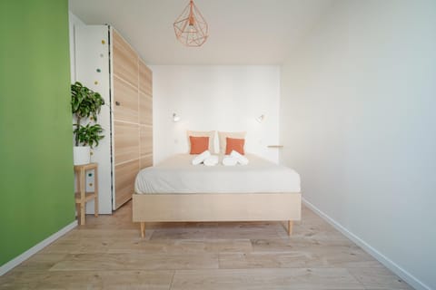 Bed, Photo of the whole room, Bedroom, wardrobe