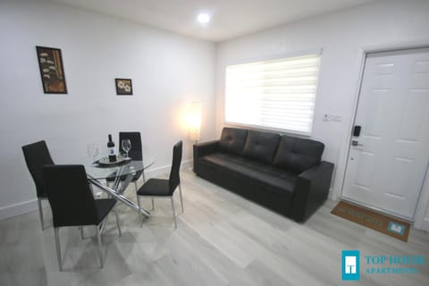 251 Airport/Top House Apartments Apartment in Miami
