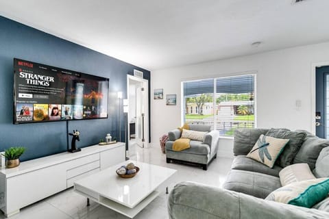 5BD House - Pool+BBQ+King beds - 3 min to beach House in Hollywood