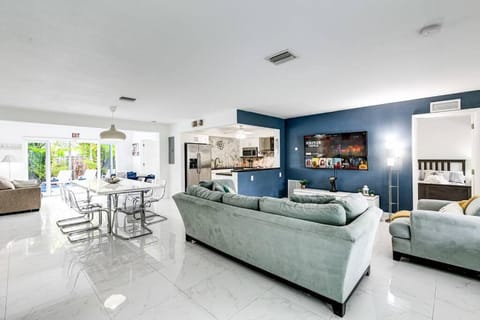 5BD House - Pool+BBQ+King beds - 3 min to beach House in Hollywood