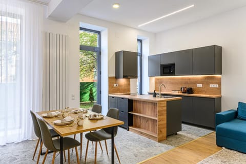 Kitchen or kitchenette, Living room, Seating area, Dining area, Garden view, oven, pet friendly, stove